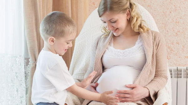 Рождение второго ребенка: как подготовить первенца