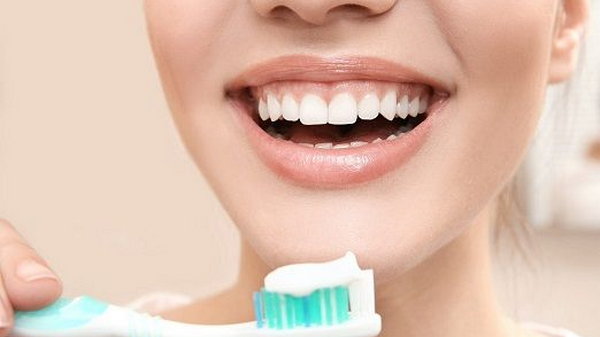 10 простых способов победить неприятный запах изо рта