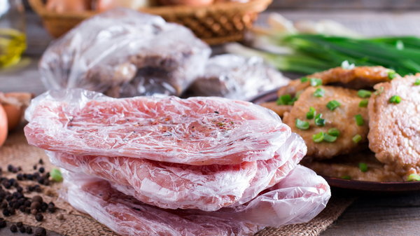 Как разморозить мясо правильно