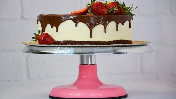 Нежно-воздушный торт «Птичье молоко»: как приготовить невероятный десе...