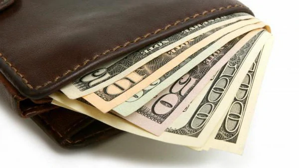 Как избавиться от старого кошелька, чтобы не навлечь на себя беду: выбрасывать их нельзя