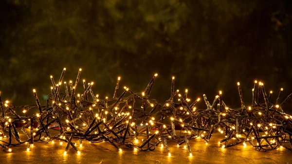 Как быстро отремонтировать гирлянду и не покупать новую: 5 действенных...