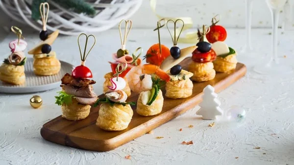 Фуршетная закуска из слоеного теста