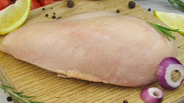 Как отварить куриное филе для салата, чтобы его не испортить