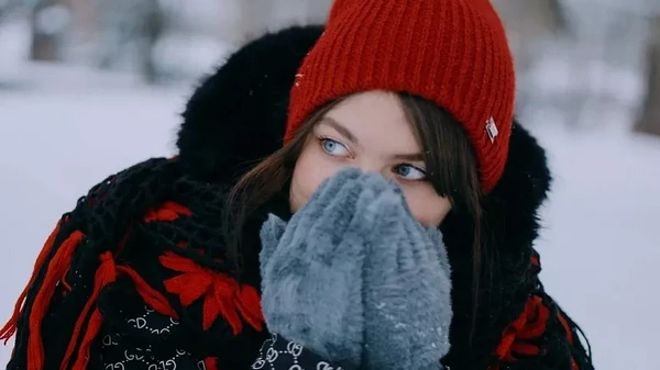 Чтобы не замерзнуть дома и на улице: какие 6 способов помогут обмануть...