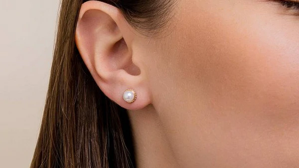 Серьги с жемчугом в вашем стиле: особенности образов