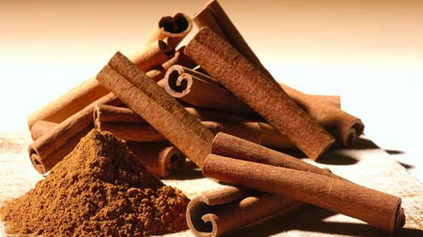 Осветлить волосы на два-три тона с помощью… корицы