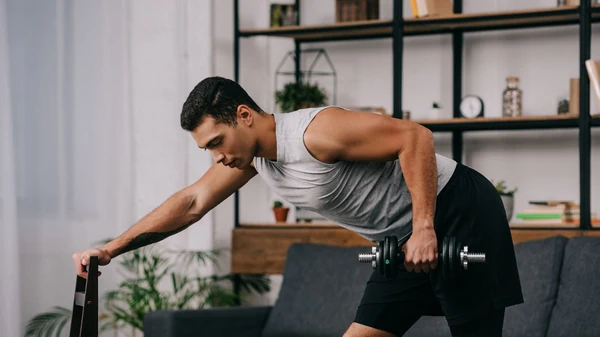 Как накачать мышцы дома без приспособлений