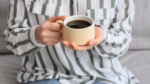 Врач рассказала, можно ли женщинам пить кофе во время грудного вскармл...