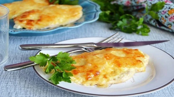 Как приготовить курицу с ананасами под сыром