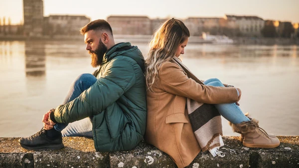 Тревожные признаки, что любимый человек теряет к вам интерес