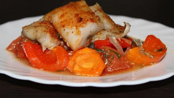 Рыбное меню. Как вкусно приготовить минтай с овощами