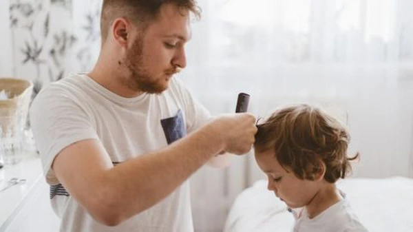 Нужно ли стричь ребенка в год налысо: это стоит знать родителям