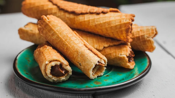 Как приготовить хрустящие вафельные трубочки на сковороде