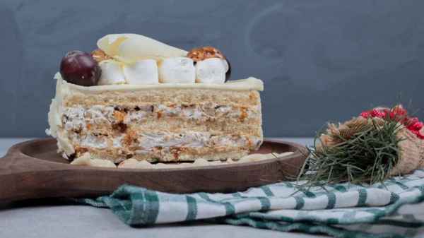 Нежнейший сметанник, который тает во рту: пошаговый рецепт