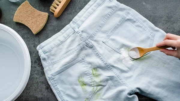 Эти простые способы помогут быстро избавиться от пятен от травы на оде...