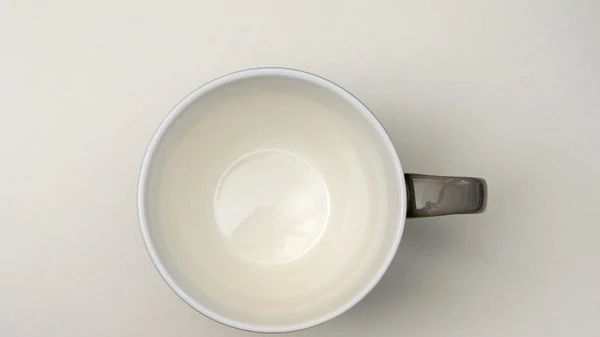 Не отдавайте пустую посуду и не берите в руки чужие тарелки: вот, что случится