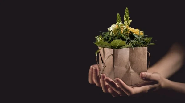 Народная мудрость на страже семьи: что нельзя дарить мужу