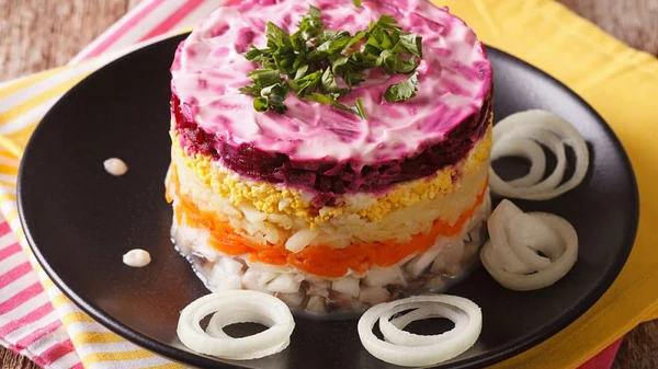 Салат «Сельдь под шубой»: классический рецепт