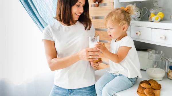 Названы популярные напитки, которые категорически не стоит давать детя...