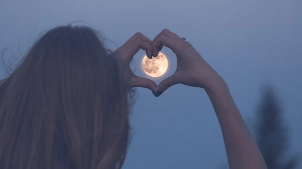 Достаточно взгляда: три знака Зодиака, которые быстро влюбляются