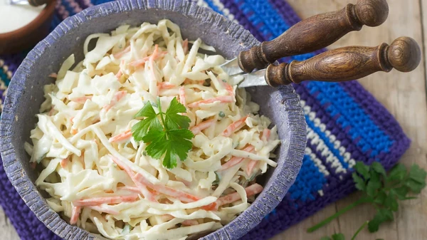 Американский салат Коулслоу для барбекю: классика закусочных США