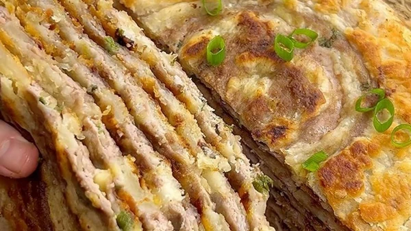 Быстро и сытно: рецепт лепешек с фаршем и картошкой