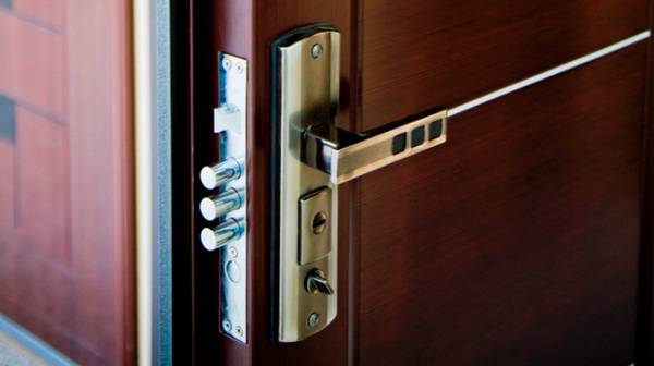 Вскрытие входных дверей в Санкт-Петербурге: услуги «ЗамкиСервис»