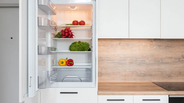 Всего лишь одна пустая бутылка — и в холодильнике всегда будет порядок...