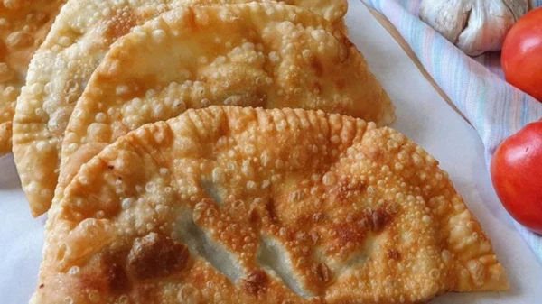 Как приготовить вкусные чебуреки с пузырьками: рецепт, с которым справится ...