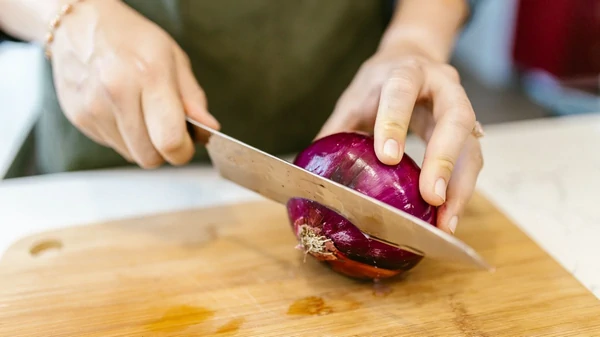 Без слез: шесть способов, чтобы резать лук и не плакать