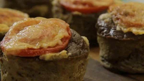 Нежно, сочно и просто: маффины из куриной печени с сыром
