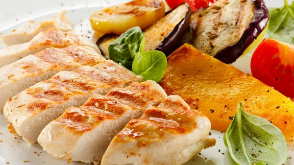 Вкусное и нежное блюдо: рецепт куриной грудки с лимоном