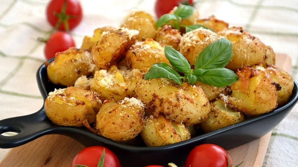 Необычайно вкусно: картофельные шарики-фри с беконом и сыром