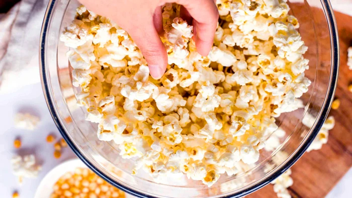 Диетологи назвали 7 «вредных» продуктов, которые помогают снизить стре...