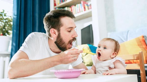 Как кормить ребенка