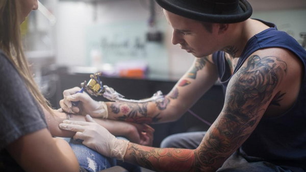 Почему люди делают татуировки?