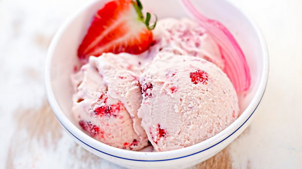 Рецепт ягодного мороженого из трех ингредиентов