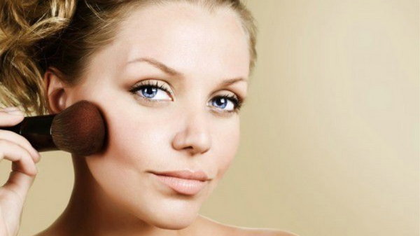 Узнай об основных тонкостях омолаживающего макияжа для женщин возраста 40+