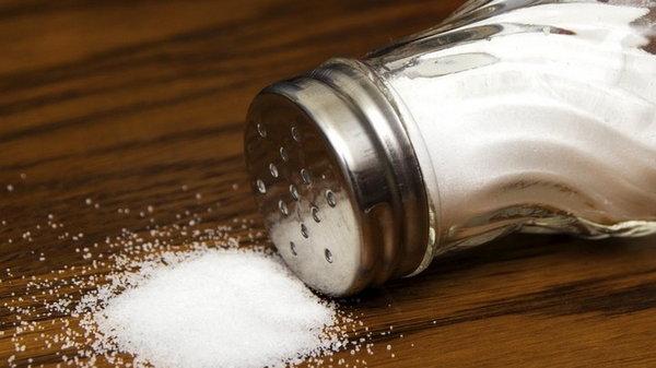 Зачем мыть пол водой с солью