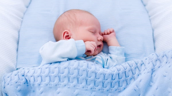 В гости к новорожденному: 10 правил, которые важно соблюсти
