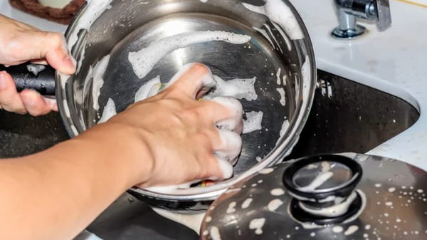 Как легко и быстро отмыть жирную посуду