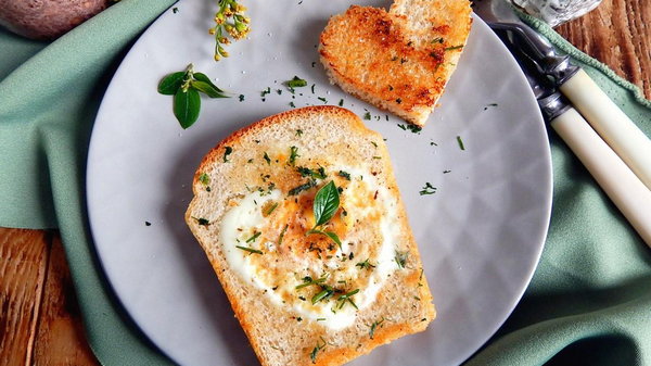 Хлебец с яйцами