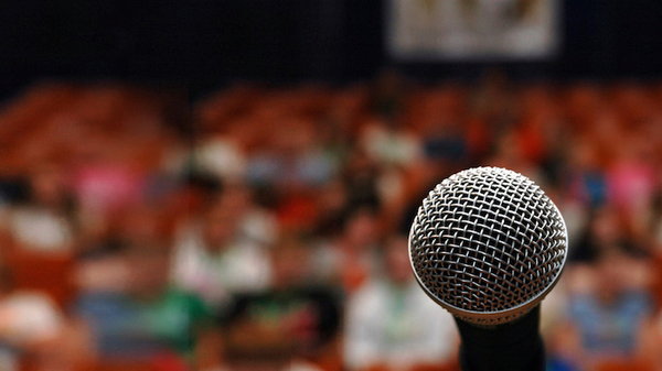 Как успокоить нервы перед выступлением на публике: 4 метода