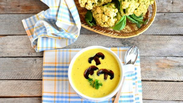 Суп с овощами, грибами и цветной капустой
