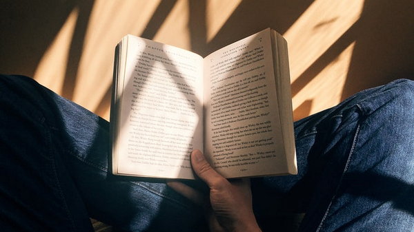 Удивительные преимущества чтения книг перед сном