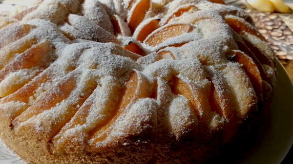 Пирог со свежими абрикосами