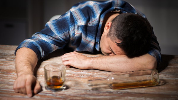 Что делать при алкогольном отравлении