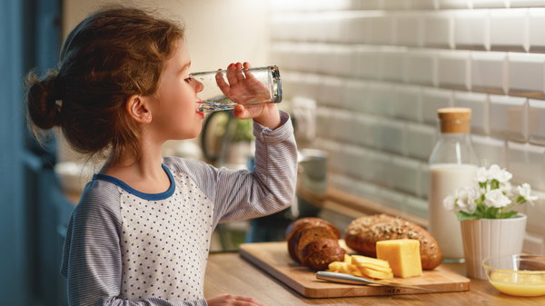 Не водой единой: что можно пить детям