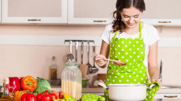 10 корисних порад, які допоможуть газдині на кухні